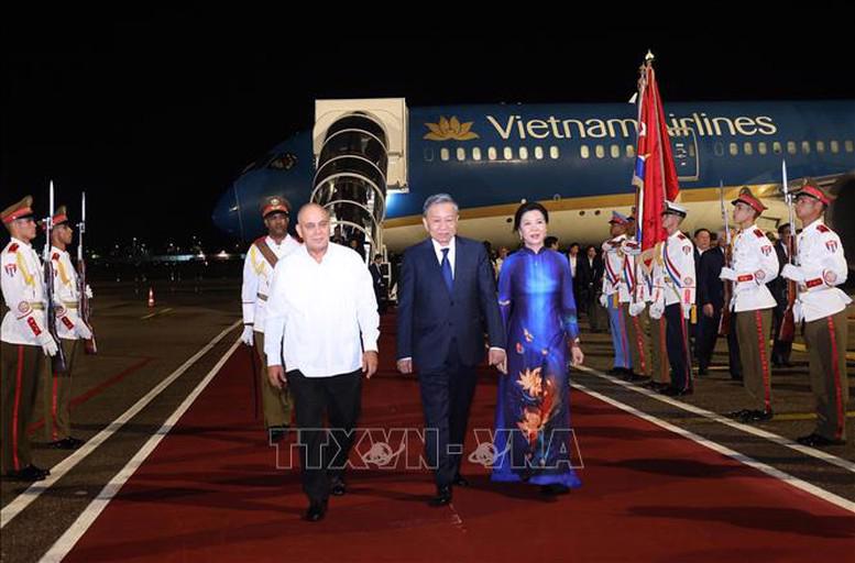 Tổng Bí thư, Chủ tịch nước Tô Lâm đến La Habana, bắt đầu chuyến thăm cấp Nhà nước Cộng hoà Cuba - Ảnh: TTXVN