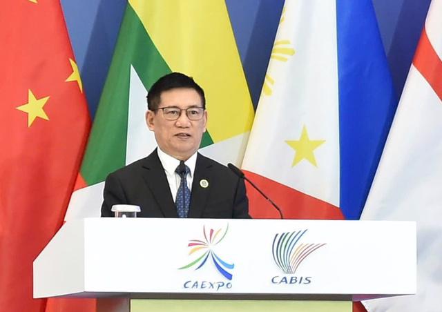 Deputy Prime Minister Ho Duc Phoc is addressing the opening ceremony of the 21th  CAEXPO and  CABIS on September 24 (Photo: VGP)