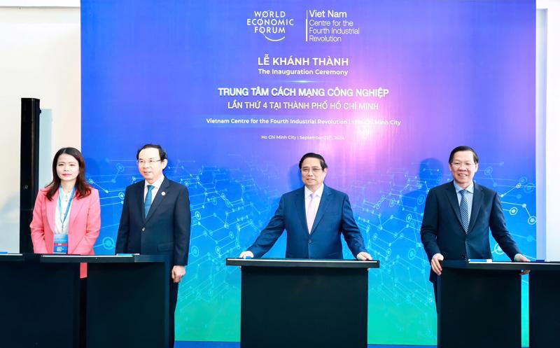 Prime Minister Pham Minh Chinh attending the launching ceremony of the C4IR in Ho Chi Minh City on September 25. (Photo: VGP)