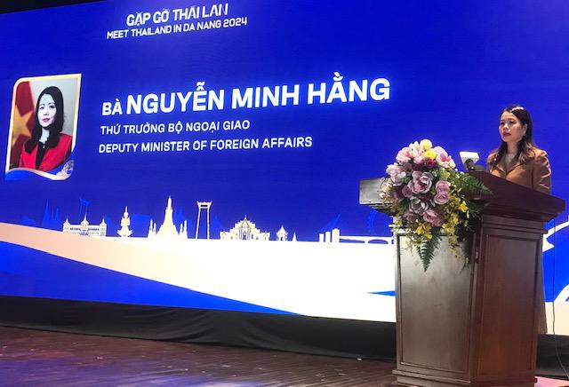 Bà Nguyễn Minh Hằng, Thứ trưởng Bộ Ngoại giao phát biểu khai mạc Hội nghị Gặp gỡ Thái Lan tại Đà Nẵng. Ảnh Ngô Anh Văn