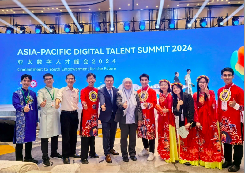 6 sinh viên Việt Nam tham dự APAC Digital Talent Summit 2024.