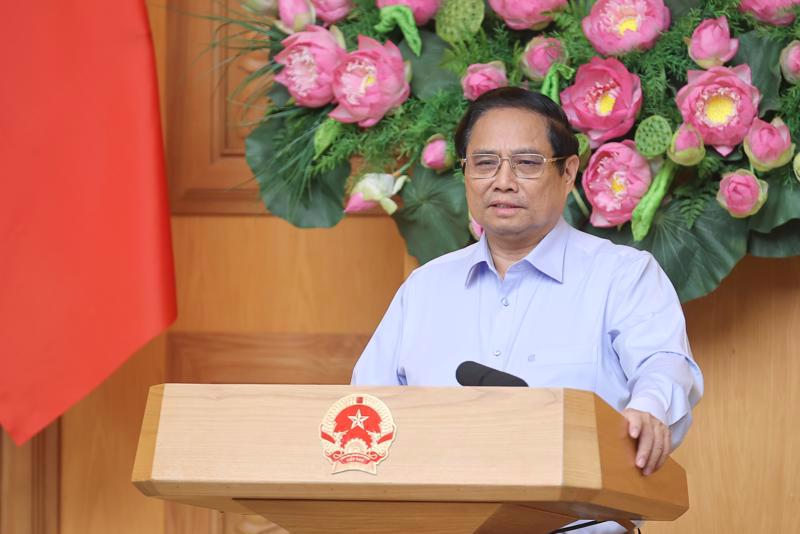 Prime Minister Pham Minh Chinh is chairing the 3th meeting of  the steering committee for reviewing and handling shortcomings in legal documents on September 28. (Photo: VGP)