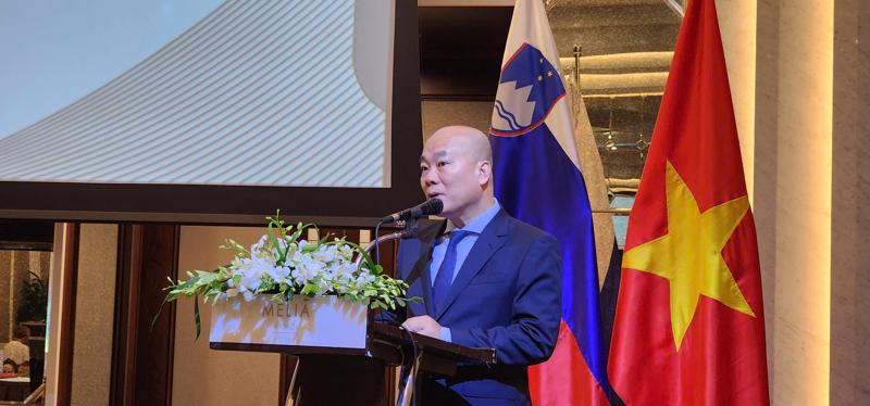  Mr. Vu Ba Phu, Director of the Vietnam Trade Promotion Agency speaking at the Vietnam - Slovenia Trade Forum on September 26. (Source: Viet An)