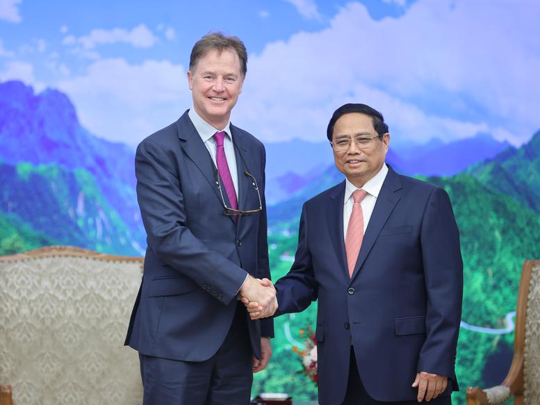 Prime Minister Pham Minh Chinh (right) worked with Mr. Nick Clegg (left), President of Global Affairs at Meta. Source: VGP