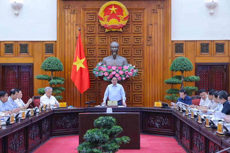 PM Pham Minh Chinh chairs the meeting on October 5.