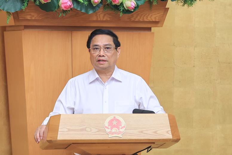 Prime Minister Pham Minh Chinh is chairing the Cabinet's regular September meeting  on October 7 morning. (Photo: VGP)