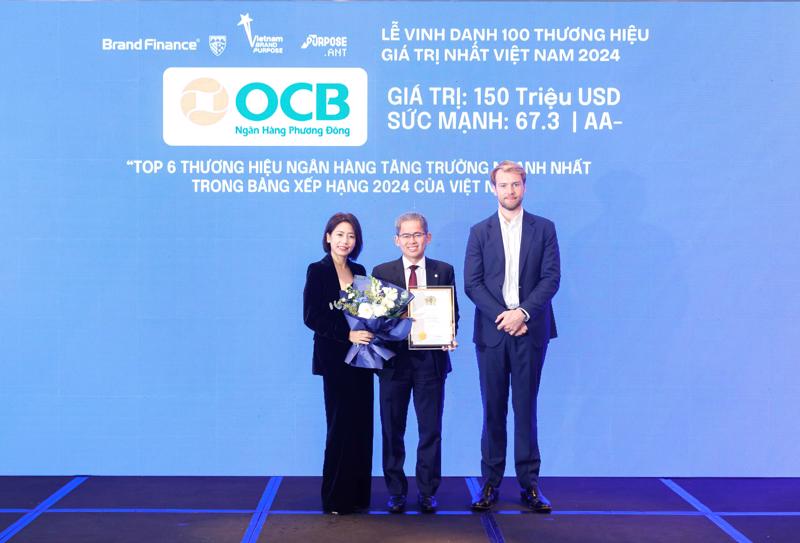 Ông Phạm Hồng Hải - Tổng Giám đốc OCB, đại diện nhận chứng nhận Top thương hiệu giá trị nhất Việt Nam 2024.