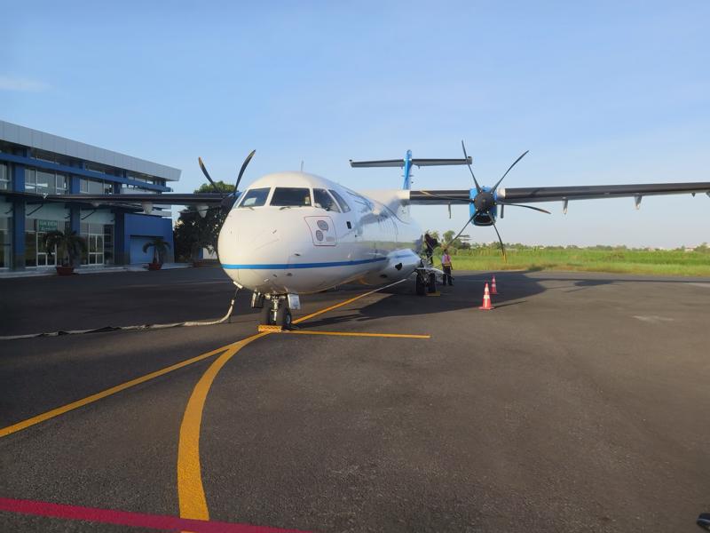 Sân bay Cà Mau hiện chỉ khai thác một đường bay Cà Mau – TP.HCM  và ngược lại bằng máy bay ATR72 - Ảnh: Nguyễn Tấn.