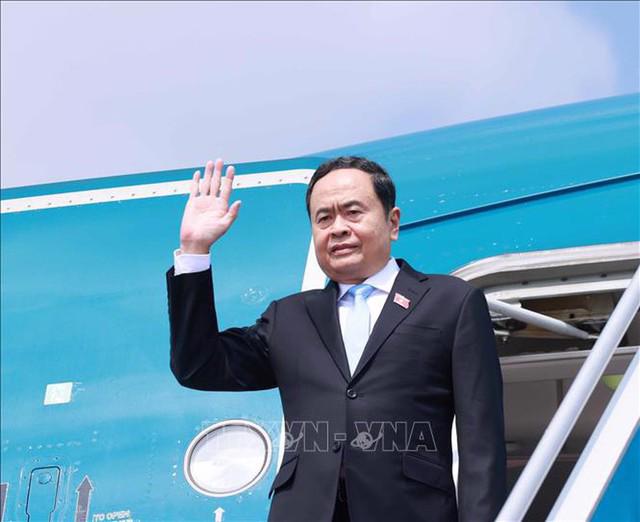 National Assembly Chairman Tran Thanh Man left Hanoi on October 17 afternoon for an official visit to Laos and attendance at the AIPA-45. (Photo: VNA)