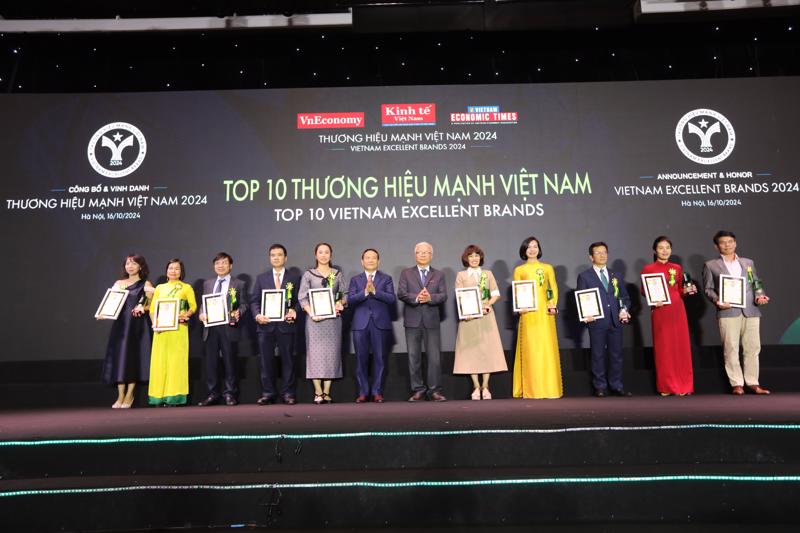 Petro Vietnam, Viettel, Vietcombank, BIDV, VietinBank, AgriBank, Vingroup, Vinamilk, FPT and Sun Group ranked in the top ten Vietnam Excellent Brands in 2024. (Photo: Viet Dung)