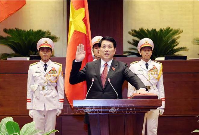 President Luong Cuong is taking the oath in front of the National Assembly on October 21 afternoon. (Photo: VNA)