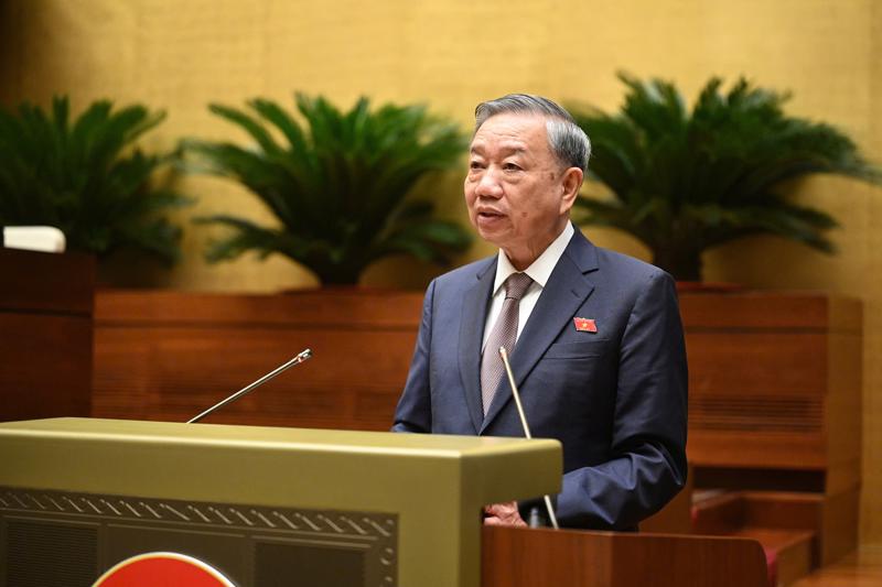 Party General Secretary and State President To Lam is addressing the 15th National Assembly's 8th session on October 21 morning (Photo: quochoi.vn)