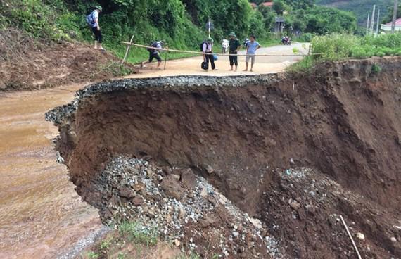 Một điểm sạt lở nghiêm trọng trên quốc lộ 15C trên địa bàn huyện Mường Lát trong đợt mưa lũ tháng 9 vừa qua