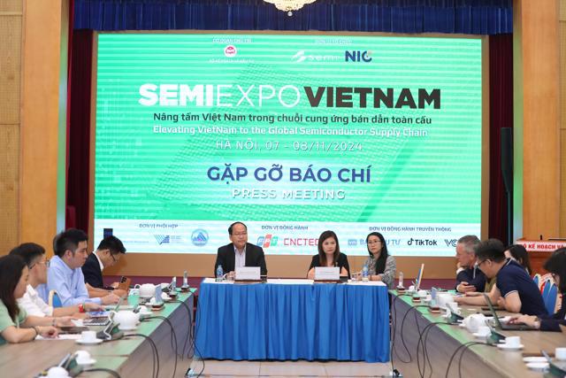 At a press briefing held on October 23 for the Vietnam Semiconductor Industry Exhibition 2024 - SEMIExpo Vietnam 2024. 