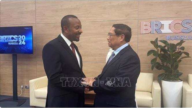 Prime Minister Pham Minh Chinh (R) and Prime Minister of Ethiopia Abiy Ahmed. (Photo: VNA)