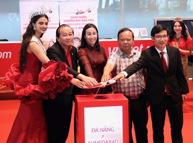 The flight service was launched on October 23 by the Tourism Department of central Da Nang city and Vietjet Air. Photo: Ngo Anh Van