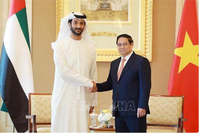 PM Pham Minh Chinh and  UAE Minister of Economy Abdulla Bin Touq Al Marri during their meeting in Abu Dhabi on October 28. (Photo: VNA)