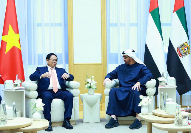 Prime Minister Pham Minh Chinh in the summit meeting with UAE President Sheikh Mohammed bin Zayed Al Nahyan in Abu Dhabi, on October 28. (Photo: VGP)