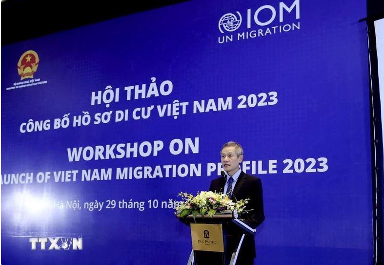 The Vietnam Migration Profile Report 2023 is launched at a workshop held in Hanoi on October 29. (Photo: VNA)