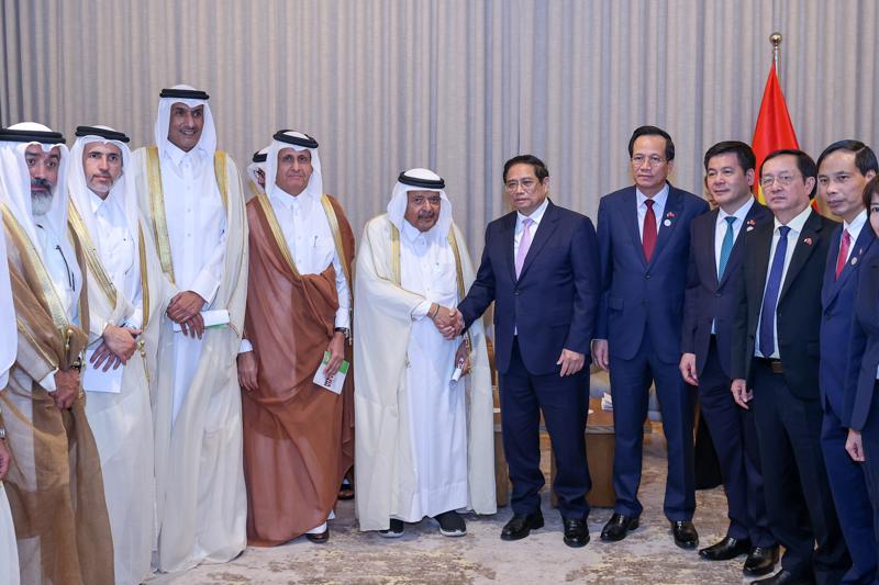 Thủ tướng Phạm Minh Chính tiếp đoàn Hiệp hội doanh nghiệp Qatar do ông Sheikh Faisal bin Qassim Al Thani, Chủ tịch Hiệp hội, đồng thời là Chủ tịch Tập đoàn Al Faisal Holding dẫn đầu. Ảnh: VGP.