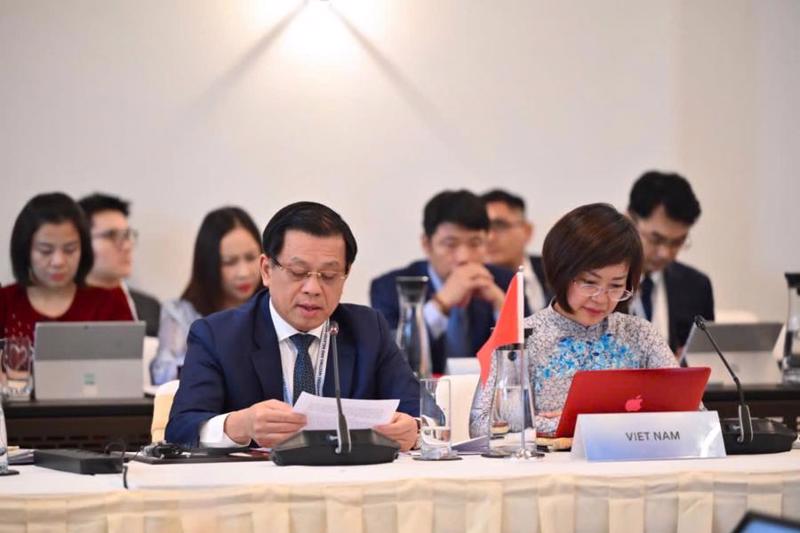 Vietnam delegation at the 8th ASEAN Labor Ministers Meeting (ALMM-28) in Singapore. 