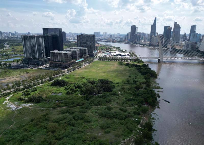 A view of the Sai Gon riverside.