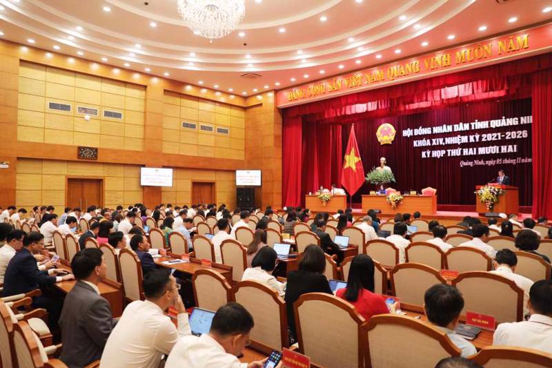 A view of the Quang Ninh People's Council meeting on November 5.