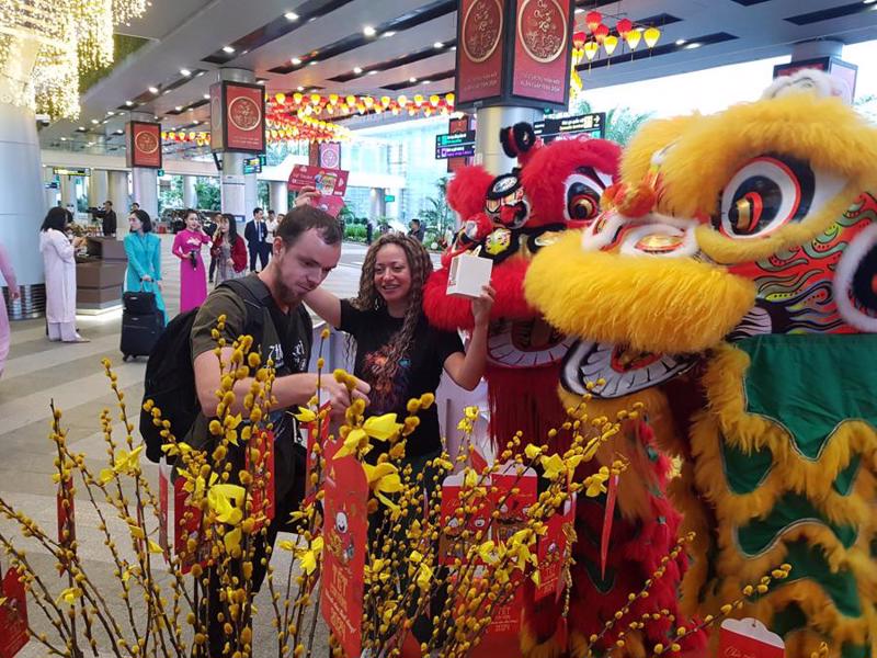 Foreign tourists arrived in Da Nang international airport during Tet (the Lunar New Year Festival) in early 2024  (Photo: Ngo Anh Van)