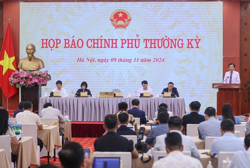 Bộ trưởng, Chủ nhiệm Văn phòng Chính phủ Trần Văn Sơn chủ trì buổi họp báo Chính phủ thường kỳ tháng 10/2024.