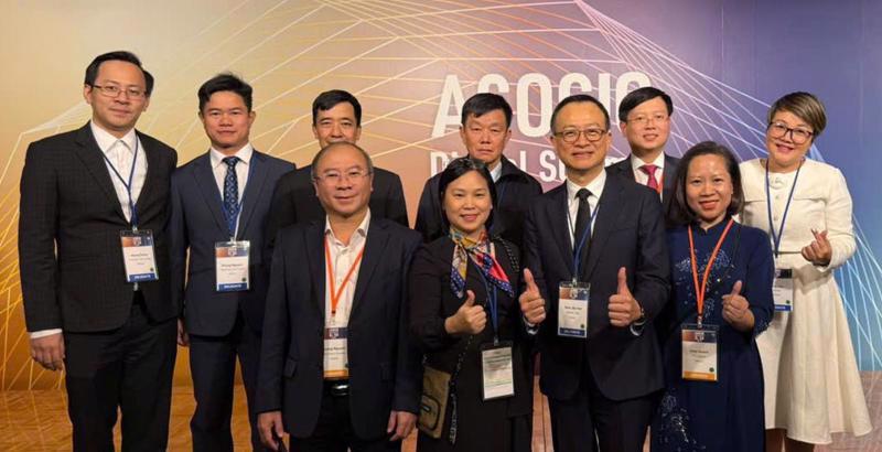 Representatives of the Vietnamese honorees at the ASOCIO DX Award 2024.