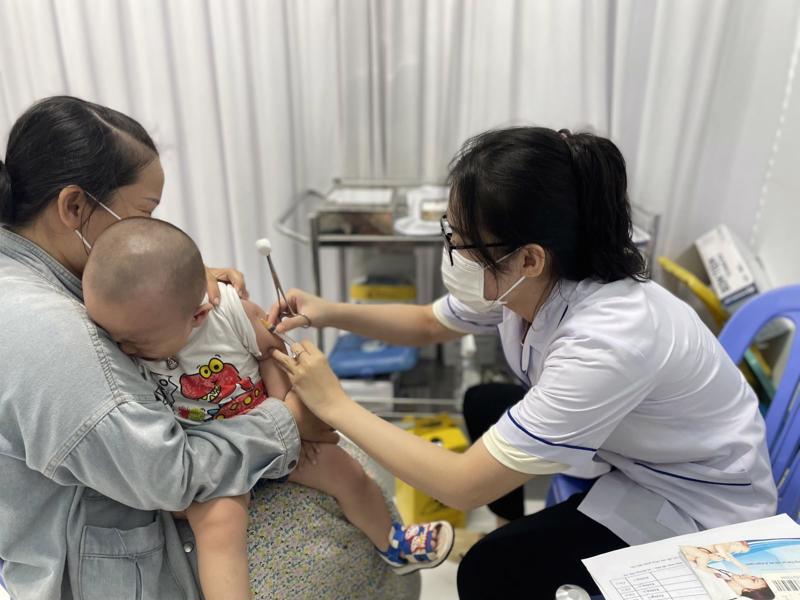 Chủ yếu trường hợp mắc bệnh là chưa tiêm chủng, hoặc tiêm chưa đầy đủ vaccine phòng sởi. Ảnh minh họa.