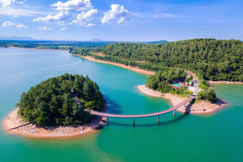 Ke Go Lake counts among Ha Tinh province’s tourist attractions.