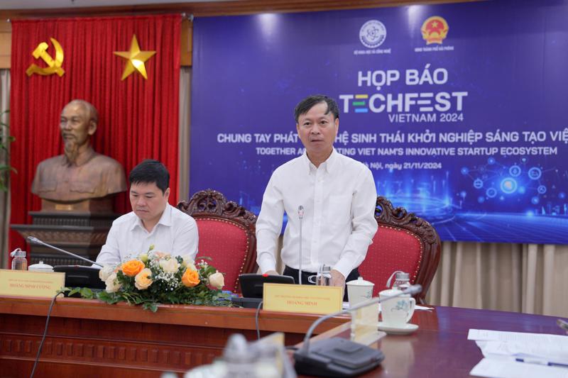 Ông Hoàng Minh, Thứ trưởng Bộ Khoa học và Công nghệ phát biểu tại họp báo TechFest Việt Nam 2024