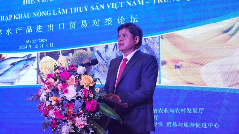 Deputy Minister of Agriculture and Rural development Tran Thanh Nam giving his remarks  at Vietnam-China Forum on agricultural, forestry, and fishery trade connectivity on December 3. (Photo: Viet An.)