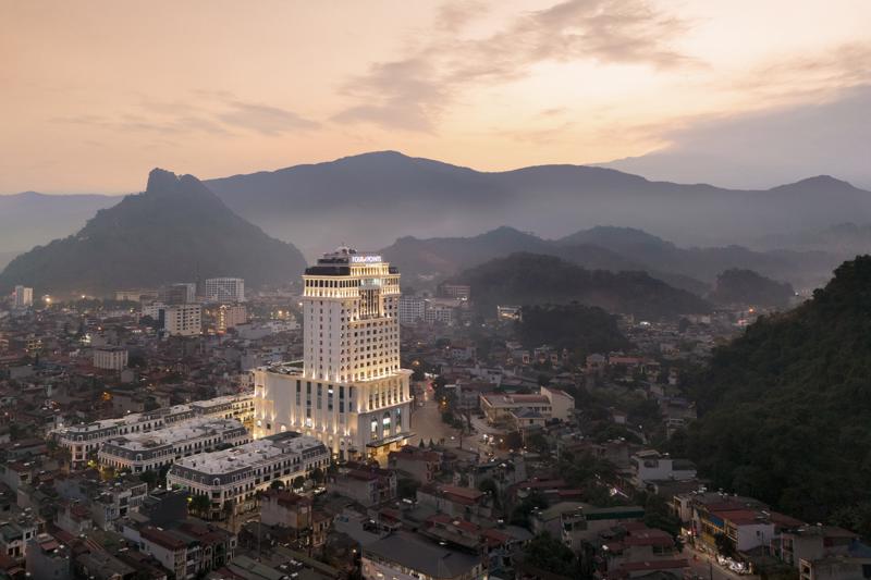 Four Points by Sheraton Ha Giang tọa lạc tại trung tâm thành phố.