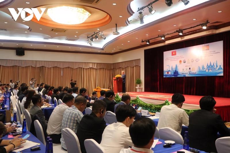 The forum is held in Phnom Penh on December 25.