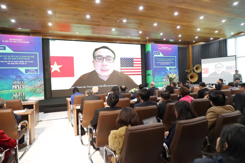 Mr. Do Ngoc Hung, Vietnamese Trade counselor in the US address the seminar on December 30. Photo: Viet Dung.