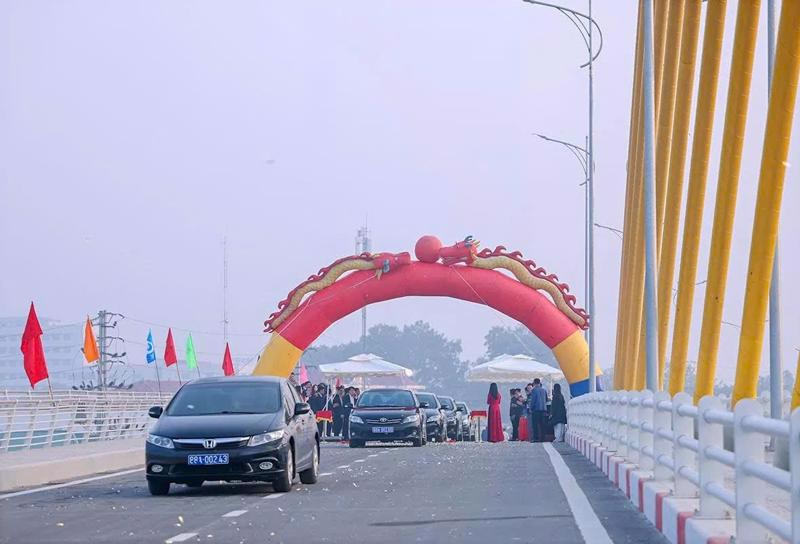 The Nguyen Tat Thanh railway overpass opens to public on January 2.