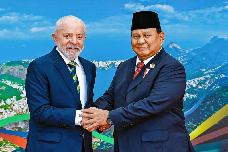 Tổng thống Brazil Luiz Inacio Lula da Silva (trái) chụp ảnh cùng Tổng thống Indonesia Prabowo Subianto trong hội nghị các nhà lãnh đạo G20 tại Rio de Janeiro, Brazil, ngày 18/11/2024 - Ảnh: AP