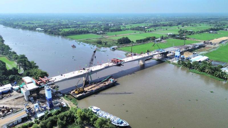 The Dai Ngai 2 bridge crossing Tran De channel. 