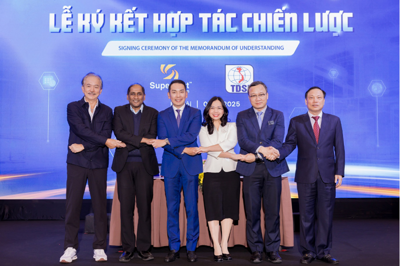 Vietnam SuperPort™ and the Transport Development and Strategy Institute will collaborate on studying the development strategy for new railway lines and terminals connecting to Vietnam SuperPort™, aiming to enhance logistics capacity.