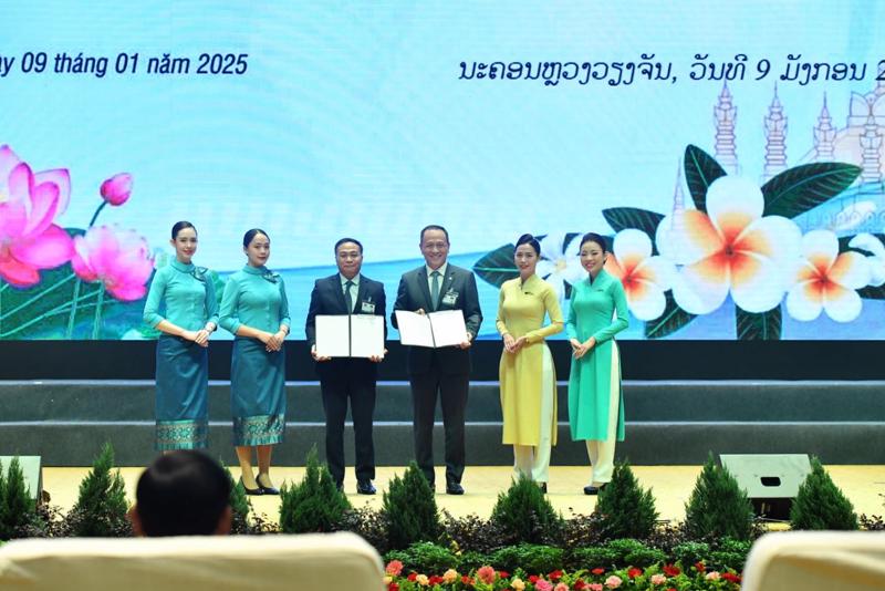 Vietnam Airlines và Lao Airlines đã ký kết Biên bản ghi nhớ (MoU) Trong khuôn khổ Hội nghị Hợp tác đầu tư Việt Nam - Lào năm 2025 vào ngày 9/1. 