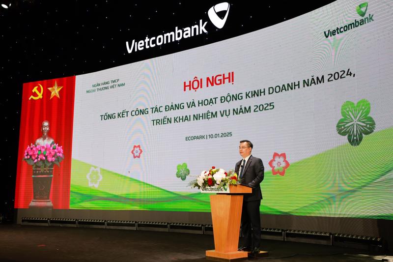 Ông Nguyễn Thanh Tùng - Ủy viên BCH Đảng bộ Khối DNTW, Bí thư Đảng ủy, Chủ tịch HĐQT Vietcombank phát biểu khai mạc Hội nghị.