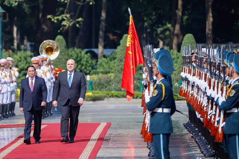 Thủ tướng Phạm Minh Chính chủ trì lễ đón chính thức Thủ tướng Chính phủ Liên bang Nga Mikhail Vladimirovich Mishustin - Ảnh: VGP