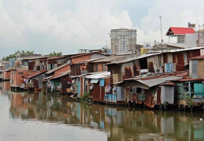 TP. Hồ Chí Minh tăng cường xử lý vi phạm xây dựng không phép trên hành lang sông, kênh, rạch - Ảnh minh họa.