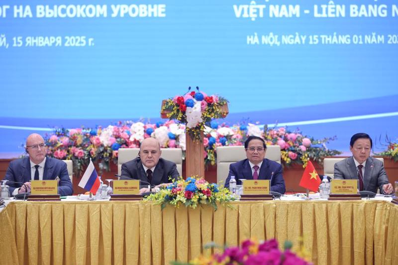 Vietnamese Prime Minister Pham Minh Chinh and his Russian counterpart Mikhail Mishustin co-chair the Vietnam-Russia high-level business dialogue in Hanoi on January 15. Photo VGP