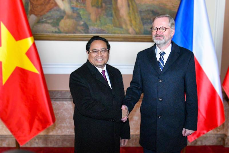 Prime Minister Pham Minh Chinh and his Czech counterpart Petr Fiala hold talks in Prague on January 20. (Photo: VGP)