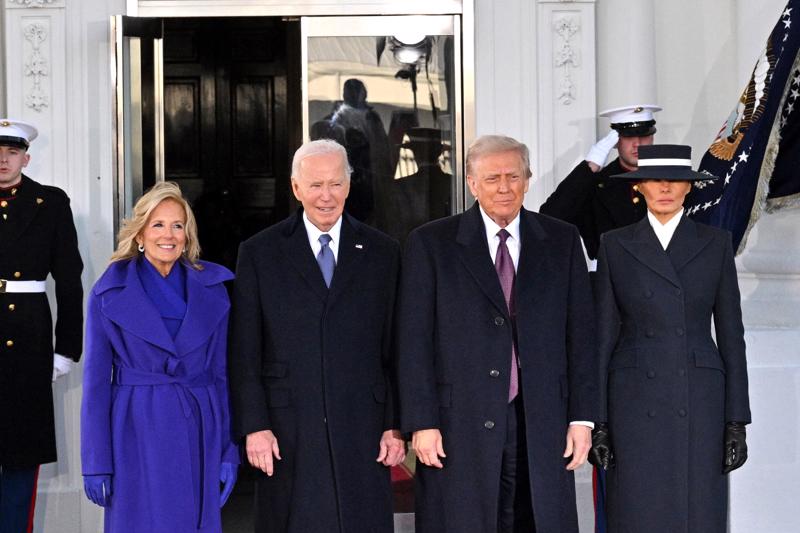 Tổng thống Joe Biden và Đệ nhất phu nhân Jill Biden chào đón Tổng thống đắc cử Donald Trump và vợ ông, bà Melania Trump, tại Nhà Trắng. Ảnh: Getty Image.