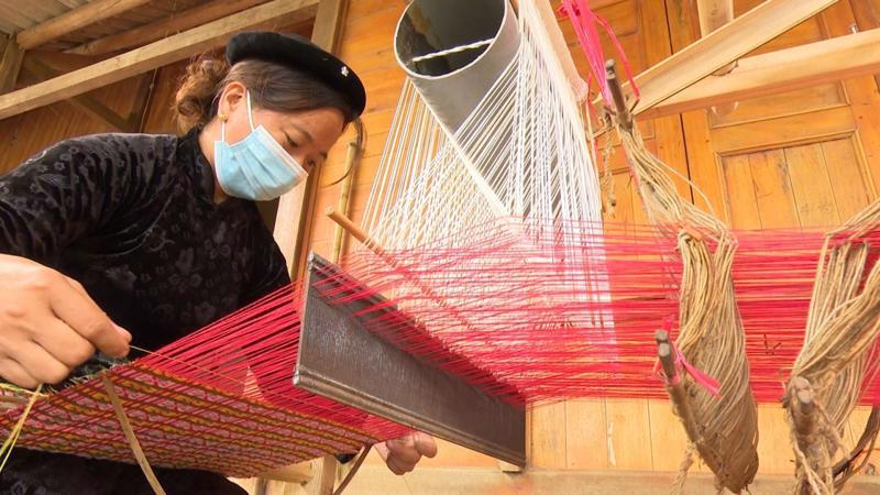 Handwoven cotton and silk fabrics represent a sustainable future for the textile industry.