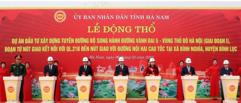  Lễ động thổ dự án đầu tư xây dựng tuyến đường bộ song hành đường Vành đai 5 - Vùng thủ đô Hà Nội (giai đoạn 1). Ảnh: TTXVN